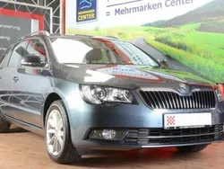 Grau metallic Gebraucht 2014 Skoda Superb Ambition Kombi | 22.470 €