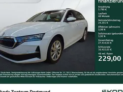 Weiß Gebraucht 2024 Skoda Octavia Selection Kombi | 29.991 € (Fairer Preis)