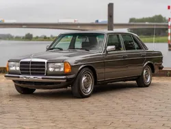Grau Gebraucht 1977 Mercedes E300 Limousine | 22.000 €