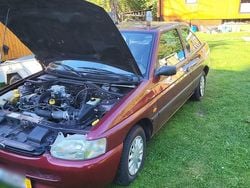 Andere farben Gebraucht 1995 Ford Escort Coupé | 1.400 €