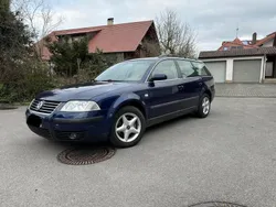 Blau Gebraucht 2002 VW Passat Kombi | 800 € (Superpreis)