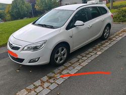 Weiß Gebraucht 2012 Opel Astra Kombi | 3.000 € (Fairer Preis)