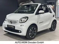 Weiß Gebraucht 2017 Smart ForTwo Cabrio Passion Cabrio | 13.990 € (Fairer Preis)