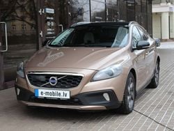 Braun Gebraucht 2014 Volvo V40 CC Summum Kombi | 14.800 € (Etwas zu teuer)