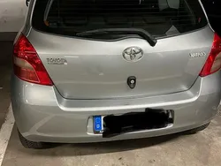 Grau Gebraucht 2006 Toyota Yaris Kleinwagen | 2.000 €