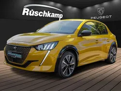 Gelb Gebraucht 2021 Peugeot e-208 GT Kleinwagen | 16.990 € (Fairer Preis)
