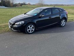 Schwarz Gebraucht 2015 Volvo V40 You! Kombi | 11.000 € (Fairer Preis)