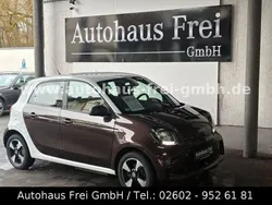 Braun Gebraucht 2021 Smart ForFour Electric Drive Limousine | 8.390 € (Guter Preis)