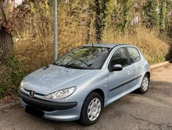 Silber Gebraucht 2005 Peugeot 206 Kleinwagen | 1.550 €