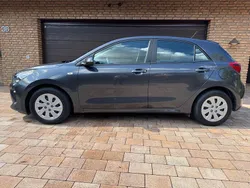 Grau Gebraucht 2018 Kia Rio Limousine | 9.300 € (Fairer Preis)