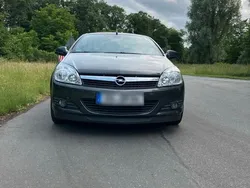 Grau Gebraucht 2010 Opel Astra Cabriolet Cabrio | 4.210 € (Guter Preis)