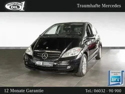 Schwarz (kosmosschwarz metalliclack) Gebraucht 2021 Mercedes A250 AMG Limousine | 35.490 € (Fairer Preis)