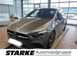 Grau Gebraucht 2023 Mercedes B180 AMG line Van / Kleinbus | 28.930 € (Fairer Preis)