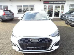 Weiß Gebraucht 2024 Audi A3 Sportback S-Line Limousine | 23.990 € (Superpreis)