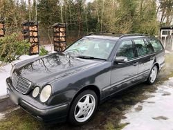 Grau Gebraucht 2001 Mercedes E320 Elegance Kombi | 2.100 € (Fairer Preis)