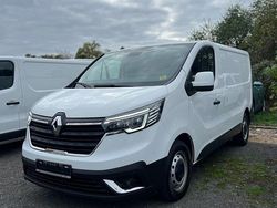 Weiß Gebraucht 2022 Renault Trafic Komfort Van / Kleinbus | 14.999 € (Guter Preis)