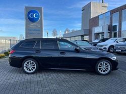 Saphirschwarz Gebraucht 2023 BMW 320 Kombi | 28.600 € (Guter Preis)