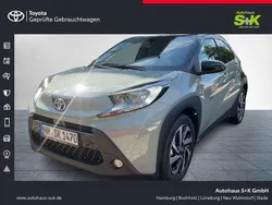 Urban khaki / night sky black (schwarz) Neu 2025 Toyota Aygo Kleinwagen | 19.600 €
