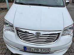 Weiß Gebraucht 2014 Lancia Voyager Platinum Van / Kleinbus | 21.900 €