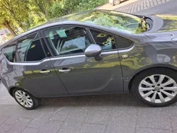 Grau Gebraucht 2011 Opel Meriva Van / Kleinbus | 4.000 € (Fairer Preis)