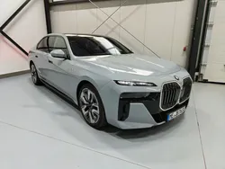 Grau Gebraucht 2023 BMW i7 M Sport Limousine | 94.889 € (Fairer Preis)