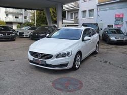 Weiß Gebraucht 2015 Volvo V60 Business Edition Kombi | 6.950 € (Guter Preis)