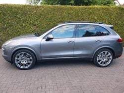 Grau Gebraucht 2013 Porsche Cayenne S Chrono SUV | 19.500 € (Fairer Preis)