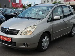 Grau Gebraucht 2003 Toyota Corolla Verso Van / Kleinbus | 3.900 € (Fairer Preis)