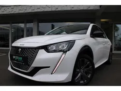 Weiß Gebraucht 2022 Peugeot e-208 Active Kleinwagen | 16.990 € (Fairer Preis)