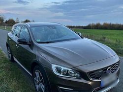 Braun Gebraucht 2017 Volvo V60 CC Pro Kombi | 19.800 €