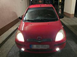 Rot Gebraucht 2001 Toyota Yaris Kleinwagen | 2.900 € (Fairer Preis)
