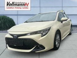 Weiß Gebraucht 2023 Toyota Corolla Limousine | 25.950 € (Teuer)