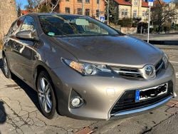 Silber Gebraucht 2014 Toyota Auris Limousine | 9.000 € (Fairer Preis)
