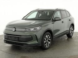Cipressinogrün metallic Neu 2025 VW Tiguan Life SUV | 40.495 € (Superpreis)