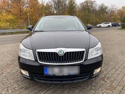 Schwarz Gebraucht 2013 Skoda Octavia Kombi | 5.800 € (Fairer Preis)