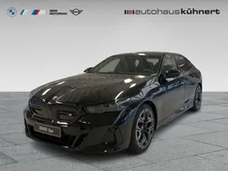 Saphirschwarz metallic Gebraucht 2024 BMW i5 M Sport Limousine | 72.885 €