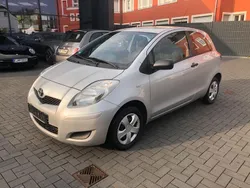 Silber Gebraucht 2009 Toyota Yaris Kleinwagen | 3.899 € (Fairer Preis)
