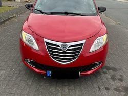 Rot Gebraucht 2014 Lancia Ypsilon Kleinwagen | 3.900 €