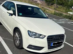 Weiß Gebraucht 2014 Audi A3 Attraction Limousine | 9.990 € (Guter Preis)
