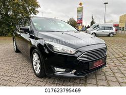 Schwarz Gebraucht 2016 Ford Focus Limousine | 9.799 € (Fairer Preis)