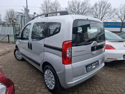 Grau Gebraucht 2013 Peugeot Bipper Van / Kleinbus | 8.549 € (Fairer Preis)