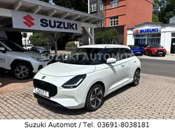 Pure white pearl metallic Neu 2025 Suzuki Swift Comfort+ Kleinwagen | 21.990 €