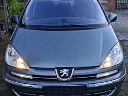 Grau Gebraucht 2011 Peugeot 807 Van / Kleinbus | 6.000 €