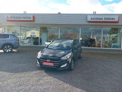 Schwarz Gebraucht 2016 Hyundai i30 Passion Kombi | 10.950 € (Fairer Preis)