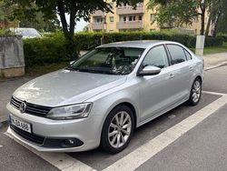 Silber Gebraucht 2011 VW Jetta Highline Limousine | 8.200 € (Fairer Preis)