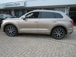 Sand gold metallic (metallic) Gebraucht 2018 VW Touareg Atmosphere SUV | 39.790 € (Superpreis)