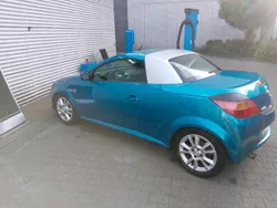 Blau Gebraucht 2005 Opel Tigra Cabrio | 2.350 € (Teuer)
