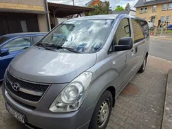 Grau Gebraucht 2010 Hyundai H-1 Van / Kleinbus | 7.500 € (Fairer Preis)