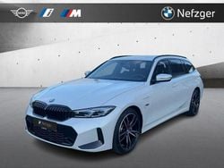 Mineralweiss metallic Gebraucht 2023 BMW 330e M Sport Kombi | 38.700 € (Fairer Preis)