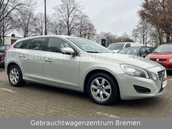 Weiß Gebraucht 2011 Volvo V60 Momentum Kombi | 5.990 € (Fairer Preis)
